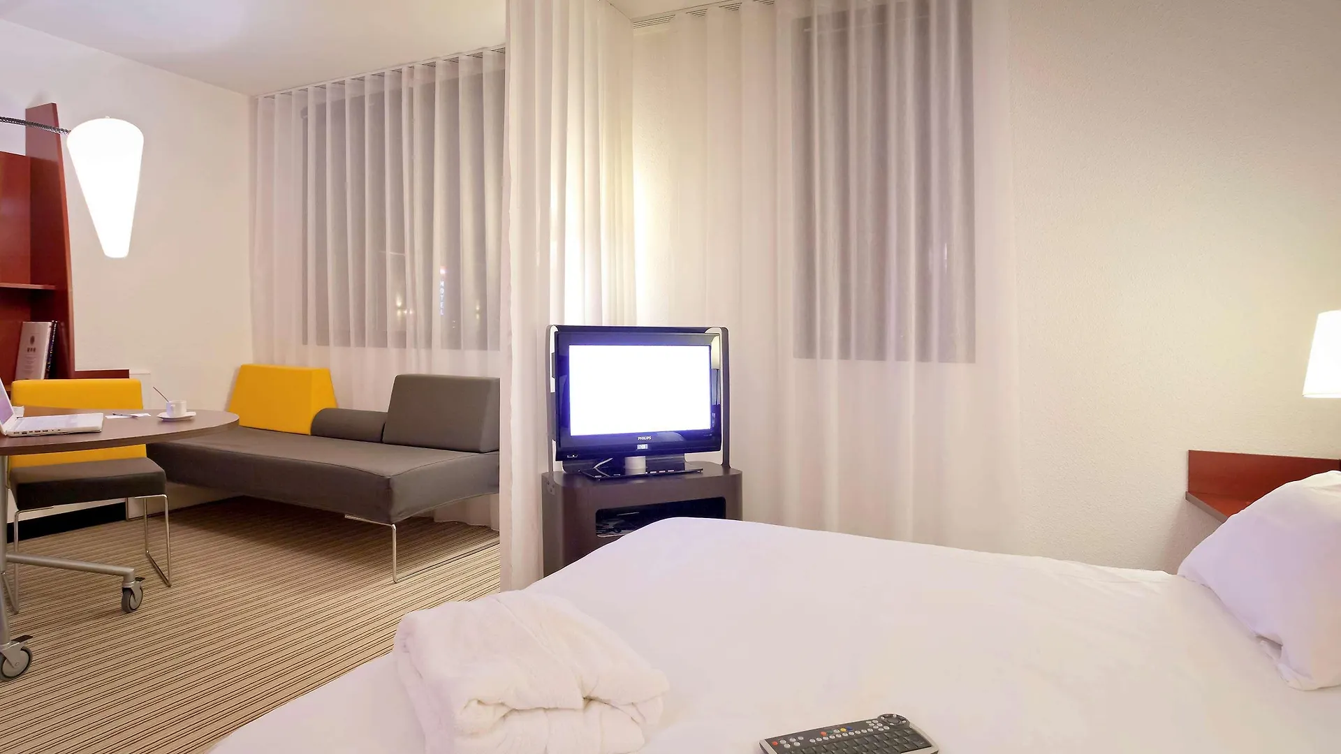 Novotel Suites Lille Europe 4*,